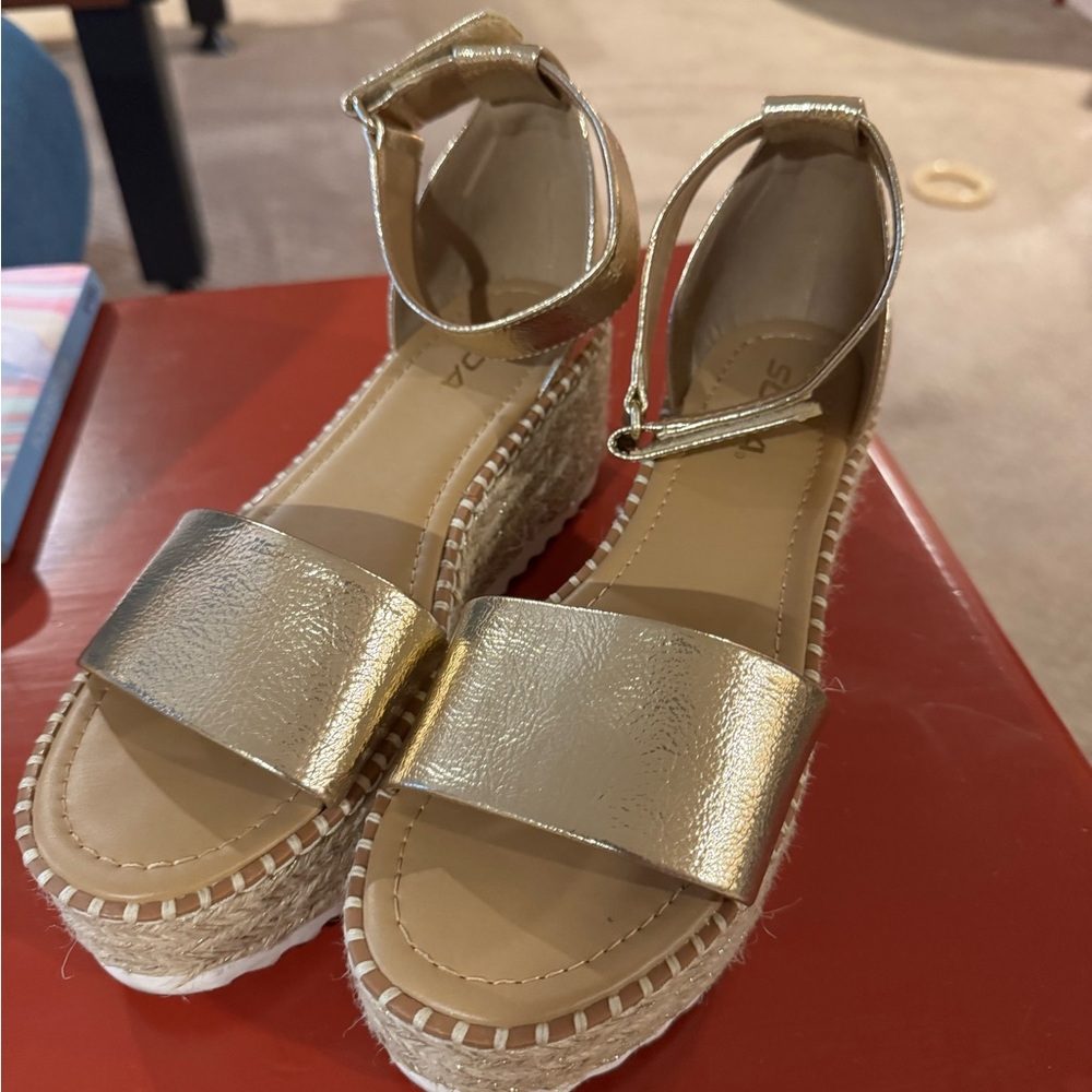 Soda Gold Heels Elegant Metallic Design